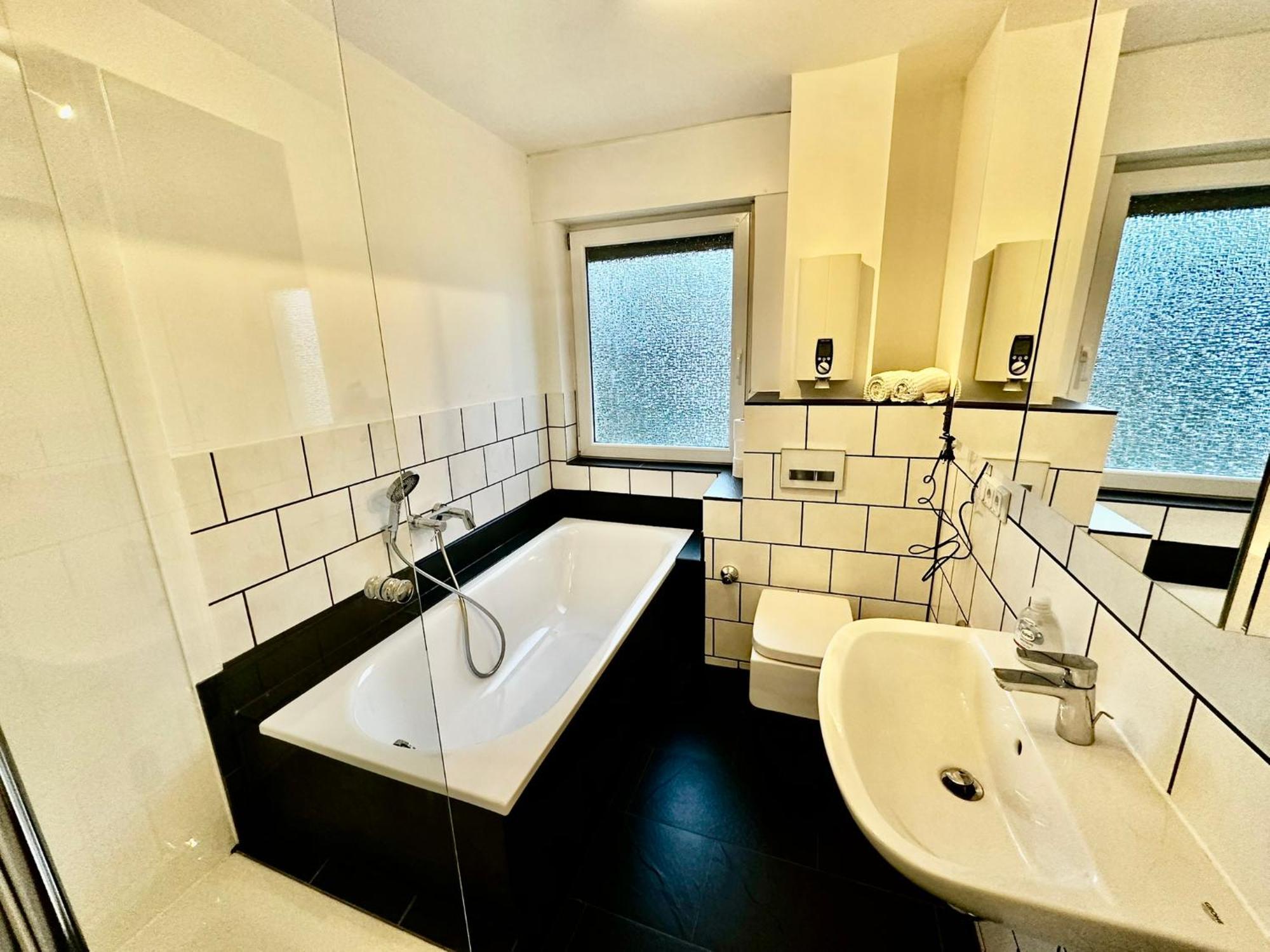 קרלסרוהה Moderne 3-Zi, King-Size Betten, Kueche, Badewanne מראה חיצוני תמונה
